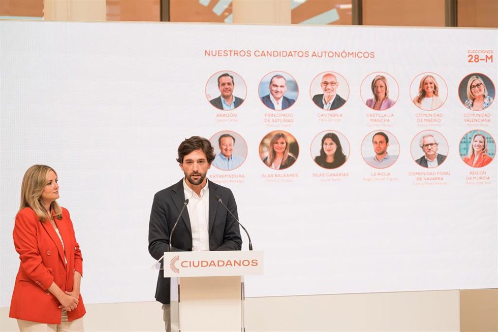 La portavoz de Ciudadanos, Patricia Guasp y el secretario general del partido, Adrián Vázquez, en una rueda de prensa