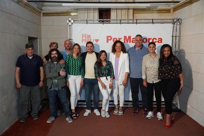 El PSIB de Porreres presenta la candidatura a la alcaldía encabezada por Miquel ngel Veny.