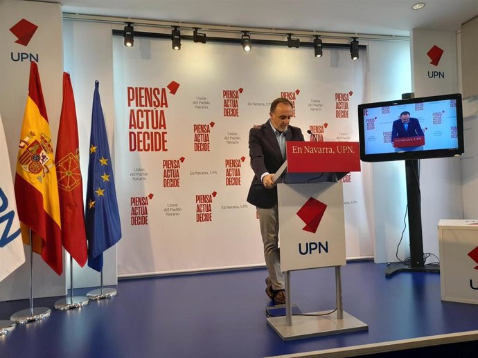 El candidato de UPN a la Presidencia del Gobierno, Javier Esparza, en la rueda de prensa