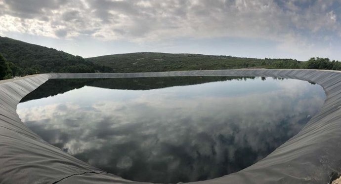 Archivo - Balsa de agua para un sistema de regadío, en una imagen de archivo.
