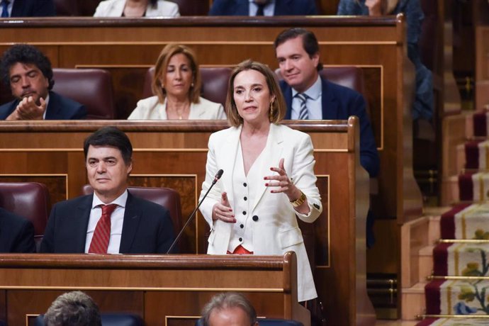 La portavoz del PP en el Congreso, Cuca Gamarra, interviene durante una sesión plenaria en el Congreso de los Diputados, a 10 de mayo de 2023, en Madrid (España). 