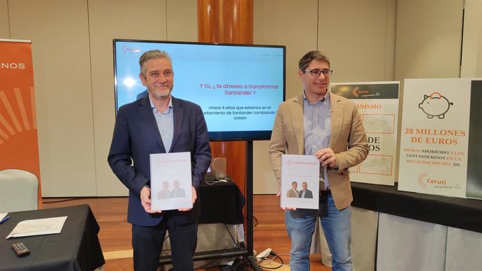 El candidatode Cs a la Alcaldía de Santander, Javier Ceruti, y el número dos, Felipe Pérez Manso, durante la presentación de su programa electoral.