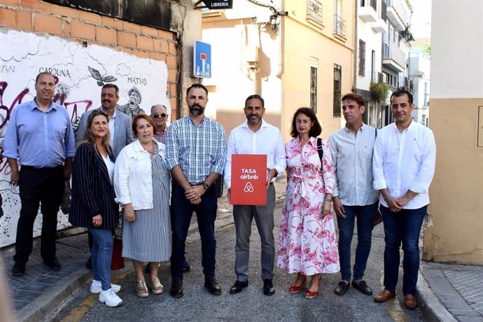 El candidato del PSOE a la Alcaldía de Málaga, Daniel Pérez, en rueda de prensa