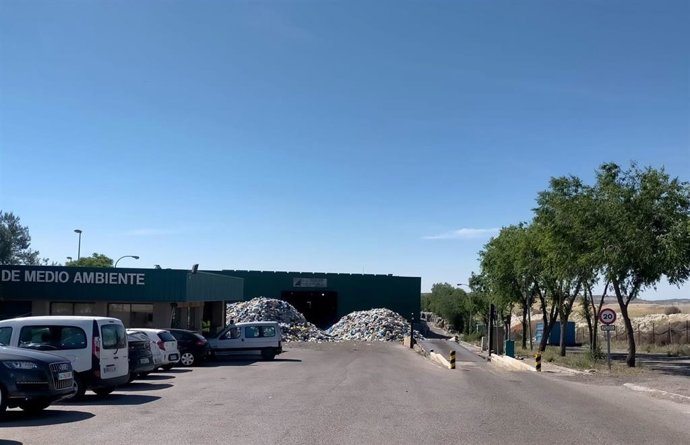 Entrada al vertedero de Pinto