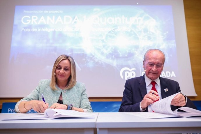 La Candidata Del PP A La Alcaldía De Granada, Marifrán Carazo, Y El Alcalde De Málaga, Francisco De La Torre (PP).