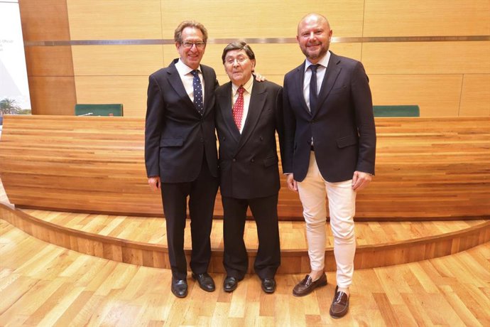 La Diputació Y El Colegio De Médicos Distinguen Al Doctor José María Catalá Por Su Trayectoria Como Médico Rural