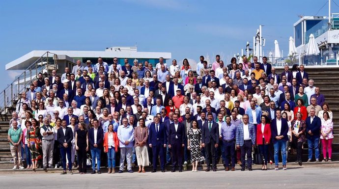 Foto de familia de los candidatos socialistas a las alcaldías en el 28M