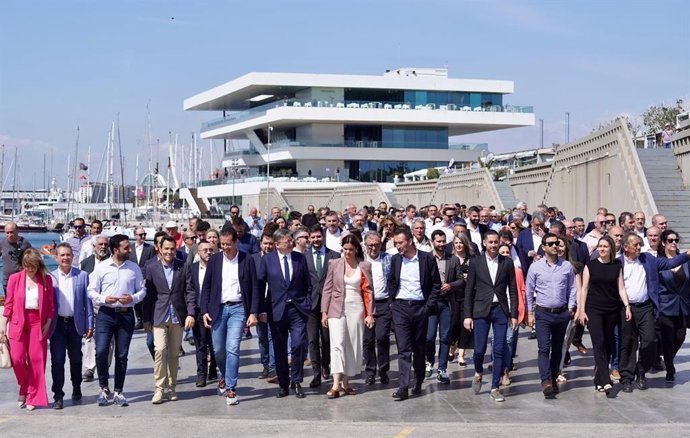 Foto de familia de los candidatos socialistas a alcaldías en el 28M
