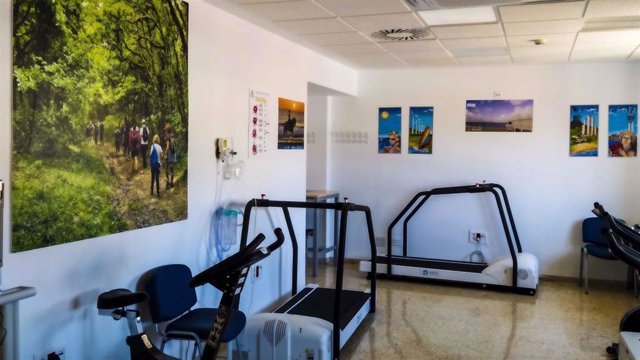 Diputación de Cádiz cede láminas de senderos de la provincia para "inspirar" a pacientes de cardiología del Hospital Puertas del Mar de Cádiz