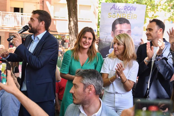 (I-D) El candidato a la alcaldía de Alcorcón por 'Ganar Alcorcón', Jesús Santos; la candidata de Podemos a la Presidencia de la Comunidad de Madrid, Alejandra Jacinto; la vicepresidenta segunda y ministra de Trabajo y Economía Social, Yolanda Díaz y el 