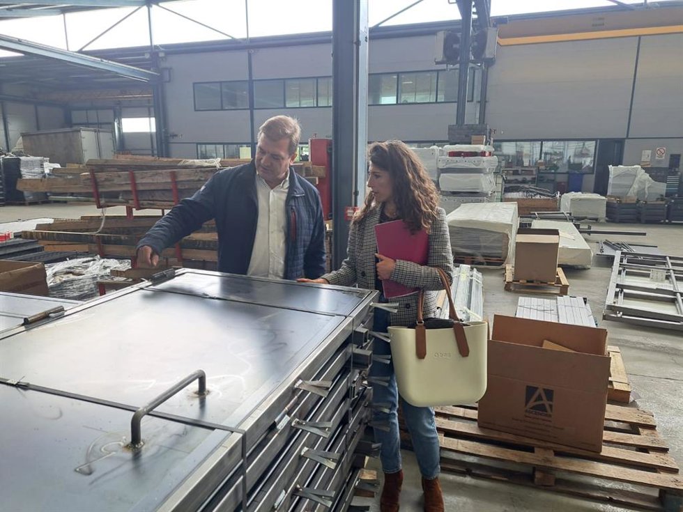 El secretario General de 'Por La Rioja' y candidato a la alcaldía de Logroño, Alberto Bretón, y Sonsoles Soriano, la candidata al Gobierno de La Rioja, han visitado las instalaciones de la empresa Piresa