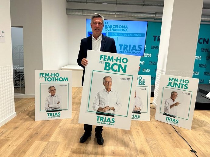 El director de campaña de Junts a la alcaldía de Barcelona, Jordi Martí, presenta los cuatro carteles electorales de la formación, a martes 10 de mayo en Barcelona, Catalunya (España)