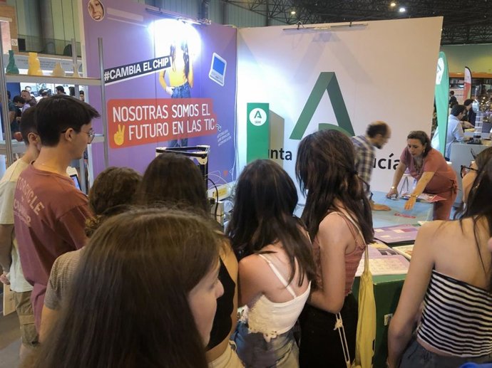 El IAM colabora con la Feria de la Ciencia para alentar las vocaciones científicas en las niñas