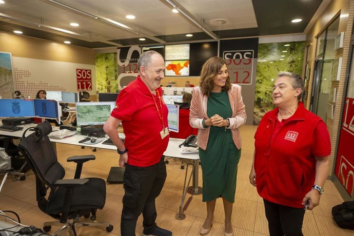 La consejera de Presidencia, Interior, Justicia y Acción Exterior, Paula Fernández, visita la Sala 112 con motivo de la conmemoración del aniversario de la primera llamada al teléfono único de emergencias