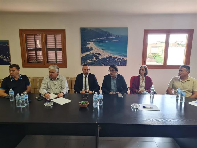 Govern, transportistas y hoteleros de Capdepera mejoran el transporte de turistas al aeropuerto.