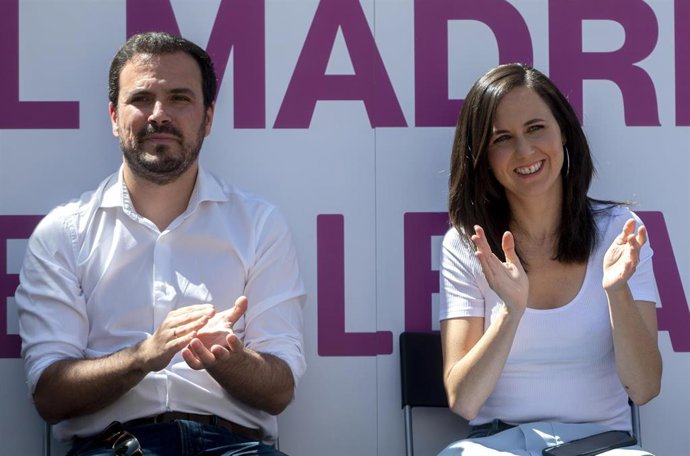 La secretaria general de Podemos y ministra de Derechos Sociales y Agenda 2030, Ione Belarra, y el líder de Izquierda Unida y ministro de Consumo, Alberto Garzón, 