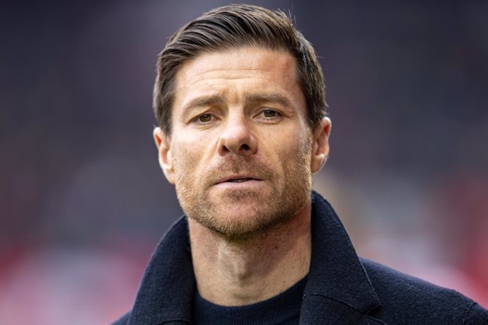 FILED - 29 April 2023, Berlin: Coach Xabi Alonso of Bayer Leverkusen looks focused before the start of the German Bundesliga soccer match 1. FC Union Berlin and Bayer Leverkusen at An der Alten Foersterei. Bayer Leverkusen boss Xabi Alonso wants to make