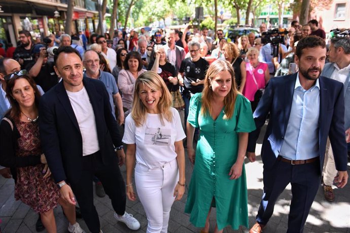 (I-D) La portavoz y candidata de Izquierda Unida a la Asamblea de Madrid, Carolina Cordero; el candidato de Podemos a la Alcaldía de Madrid, Roberto Sotomayor; la vicepresidenta segunda y ministra de Trabajo y Economía Social, Yolanda Díaz; la candidata