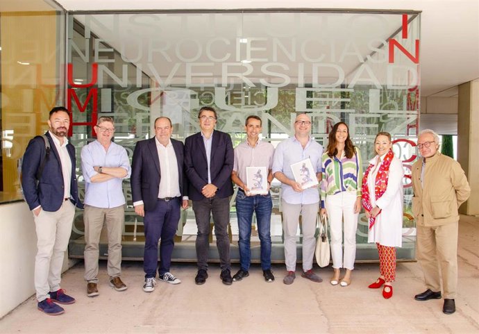 Visita de los representantes de la Asociación Española contra el Cáncer (AECC) al Instituto de Neurociencias (IN, CSIC  Universidad Miguel Hernández) ubicado en Sant Joan dAlacant.