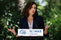 Ayudas para estudiar y trabajar a la vez, acceso a vivienda y más becas, políticas de Juventud de Ayuso