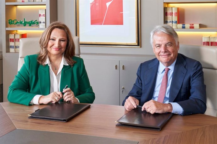 Archivo - La presidenta de El Corte Inglés, Marta Alvarez y el presidente de Mutua, Ignacio Garralda.