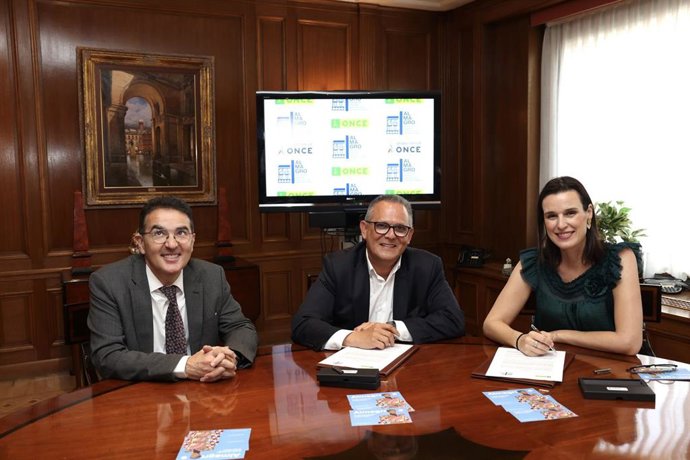 Firma de un convenio sobre accesibilidad entre la ONCE y la Fundación Festival de Almagro
