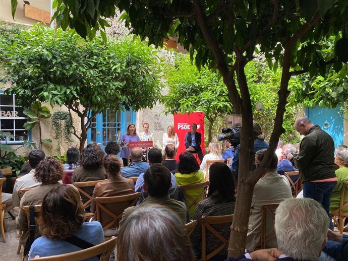 La secretaria general del PSIB-PSOE, presidenta del Govern y candidata a la reelección, Francina Armengol, en Menorca.
