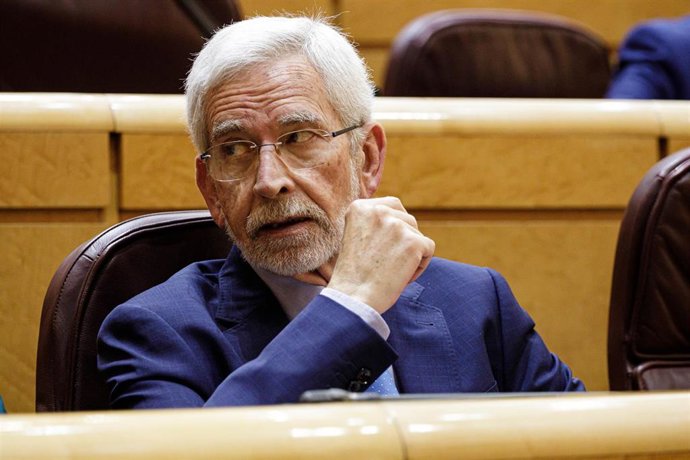 El senador del PSOE Joan Lerma durante una sesión plenaria en el Senado, a 26 de abril de 2023, en Madrid (España). Durante el pleno en el Senado han aprobado y debatido la reforma de la ley del solo sí es sí para que quede aprobada de manera definiti