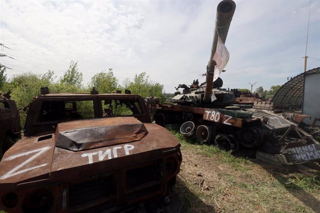 Carros de combate y material militar ruso destruido en Ucrania