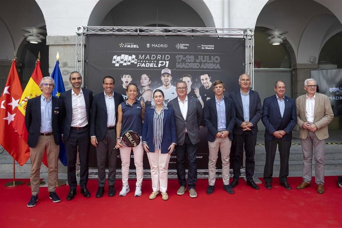 Foto de familia tras la presentación del II Madrid Premier Pádel