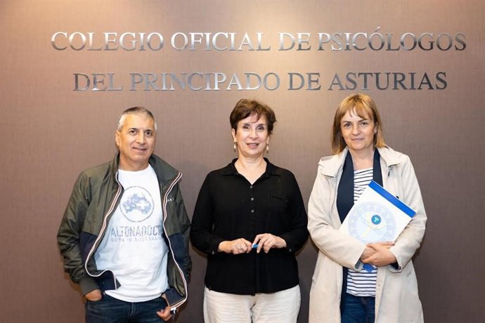 Covadonga Tomé, a la derecha