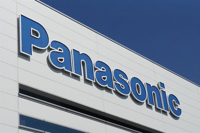 Archivo - FILED - 01 November 2018, Japan, Fukuoka: A general view of the logo of the Japanese electronics company Panasonic on a factory building. Photo: Christoph Dernbach/dpa