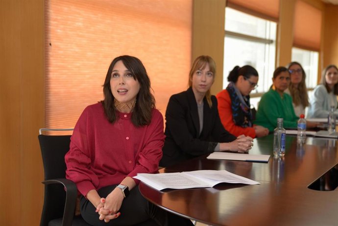 La conselleira de Promoción do Emprego e Igualdade, María Jesús Lorenzana, durante su participación en el segundo encuentro virtual organizado por su departamento con el apoyo de la Fundación Venancio Salcines