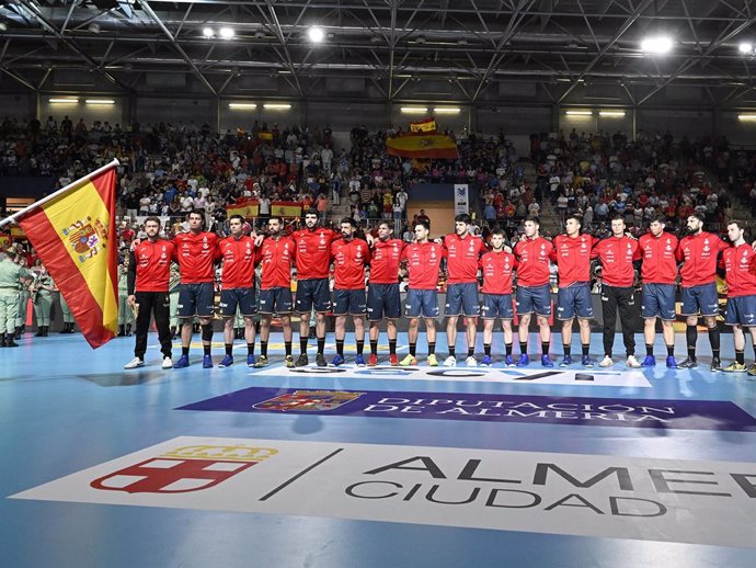 La selección española de balonmano masculino, en los instantes previos a un partido.