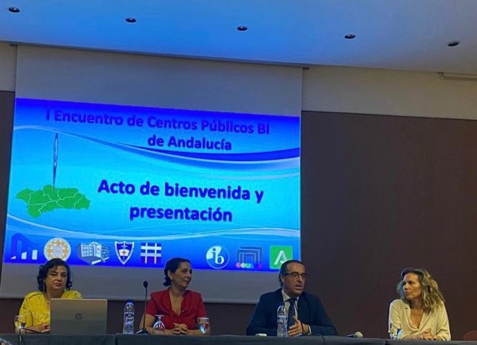 El delegado territorial de Desarrollo Educativo y Formación Profesional y de Universidad, Investigación e Innovación, Miguel Briones, en el I Encuentro de Centros Públicos de Bachillerato Internacional de Andalucía en Mollina (Málaga)