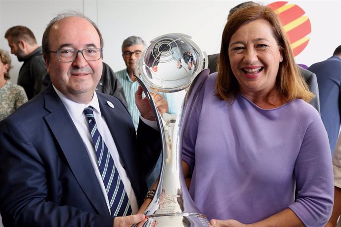 EL ministro de Cultura y Deportes, Miquel Iceta, y la presidenta del Govern, Francina Armengol.