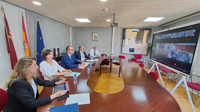El consejero de Educación, Formación Profesional, Víctor Marín, participa, junto a su equipo, en la Conferencia de Educación