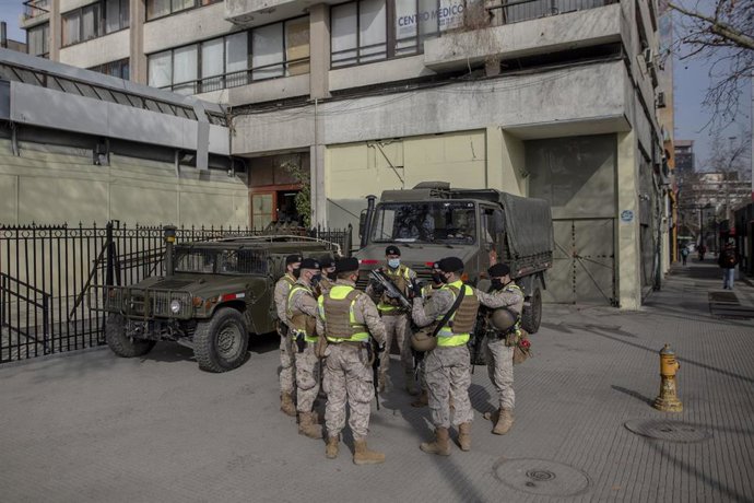 Archivo - Militares en la capital de Chile, Santiago