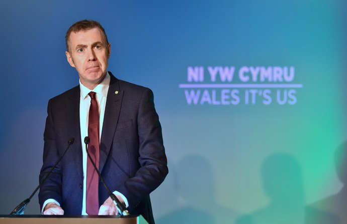 Archivo - 22 November 2019, Wales, Nantgarw: Plaid Cymru Leader Adam Price speaks during the launch of his party's manifesto at Coleg y Cymoedd, ahead of the UK General Election which will be held on 12 December 2019. Photo: Ben Birchall/PA Wire/dpa
