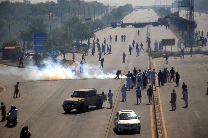 Protestas en Pakistán por el arresto del ex primer ministro Imran Jan