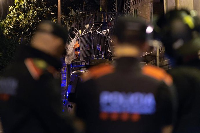 Varios Mossos d'Esquadra, en la plaza Bonanova, a 10 de mayo de 2023, en Barcelona, Catalunya (España).