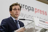 Almeida confía en que el Gobierno "se dé prisa" con Operación Campamento para alumbrar 20.000 viviendas y soterrar A5