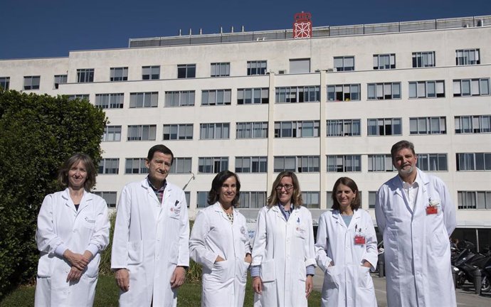 Maite Mendioroz (Navarrabiomed), Alberto Valiente (Genética, HUN), Ainhoa Iceta y Josune Hualde (Pediatría, HUN), Amaya Bengoa (Genética, HUN) y Alfredo Martínez (HUN).