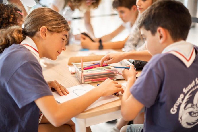 El Grupo Scout San Jorge 310 celebra en Bahía Sur su 50 aniversario con actividades de ocio sostenible para todos.