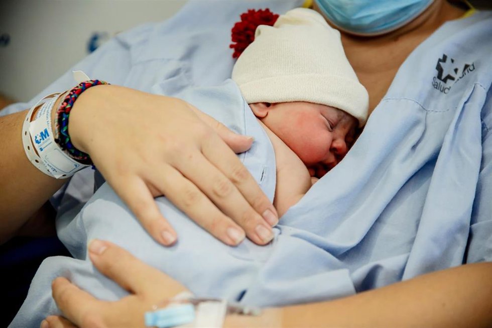 Archivo - Iratxe, que ha sido la primera bebé nacida en 2023 en España, en el Hospital Gregorio Marañón.