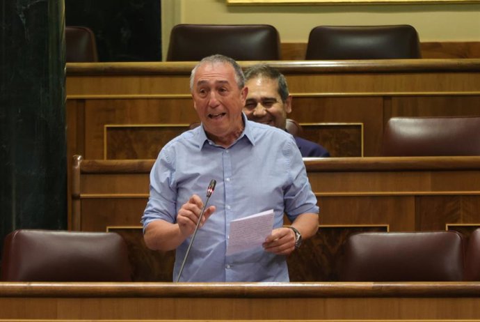 Archivo - El candidato a la presidencia de la Generalitat por Compromís y diputado, Joan Baldoví, interviene durante una sesión plenaria, en el Congreso de los Diputados.