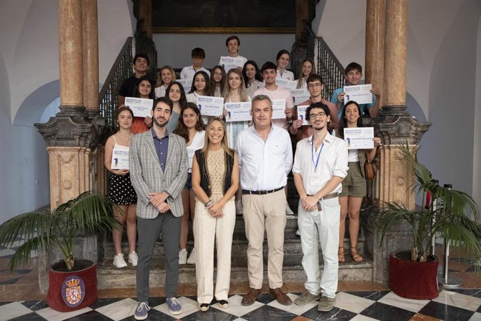 Entrega de premios del III Torneo de Discursos 'Europa en un minuto'.