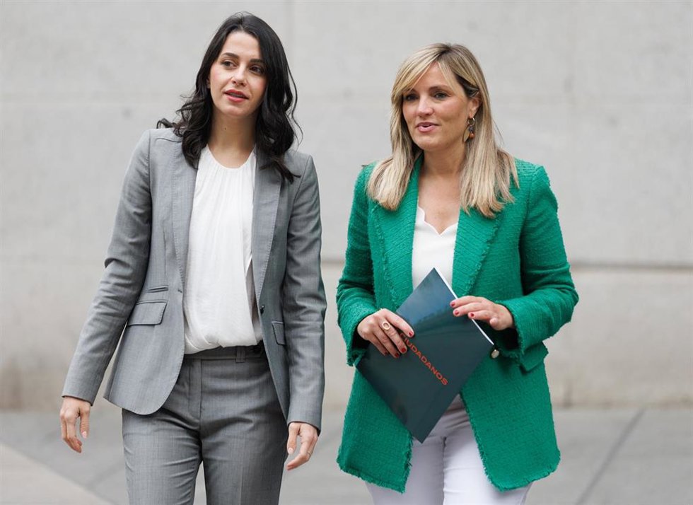 Archivo - La portavoz de Ciudadanos en el Congreso, Inés Arrimadas, con la portavoz nacional del partido, Patricia Guasp