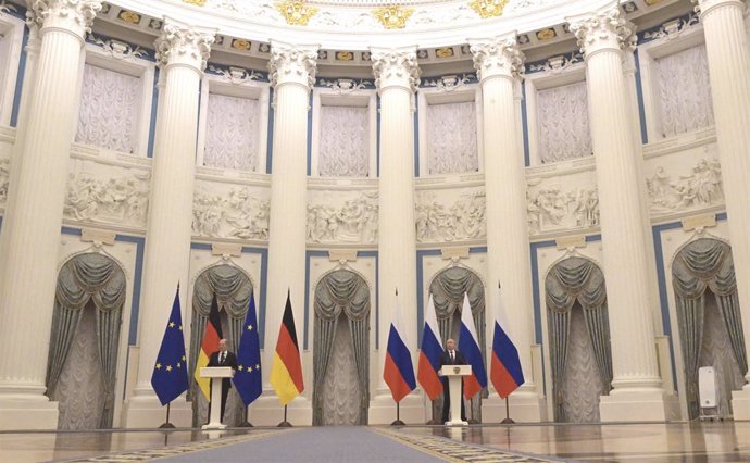 Archivo - February 15, 2022, Moscow, Moscow Oblast, Russia: Russian President Vladimir Putin, right, comments during a joint press conference with German Chancellor Olaf Scholz, following bilateral talks on the Ukrainian crisis at the Kremlin, February 