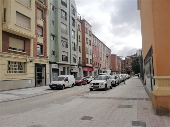 Calle Ruperto Gómez de Segura, una de las vías en las que se va a actuar en el entorno de la Biblioteca Rafael Azcona